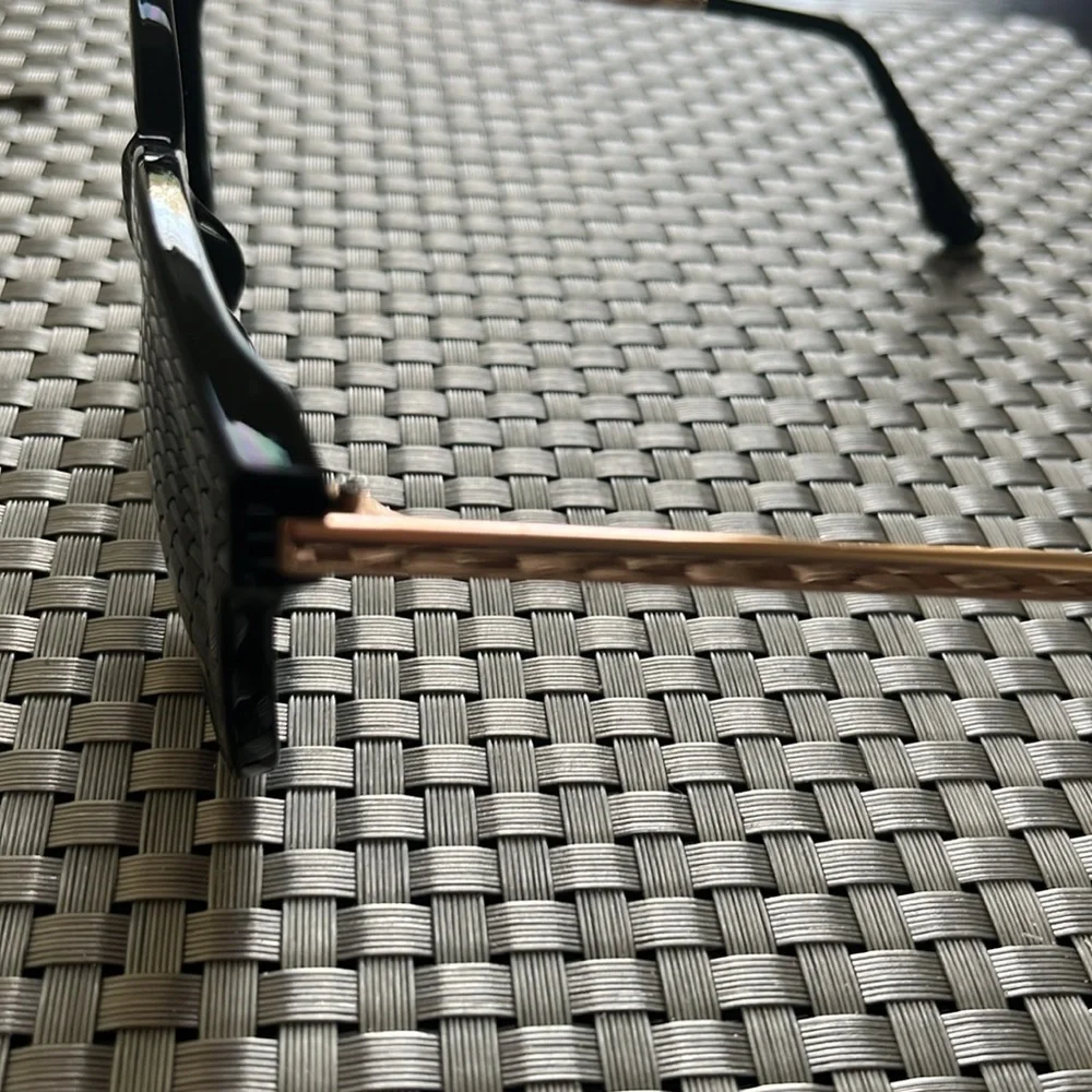 Black & Gold Sunglasses Large Frame Eyewear - Picture 3 of 4